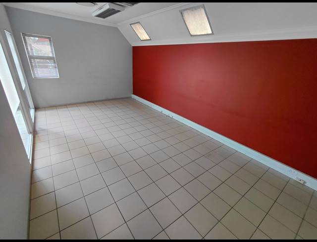 258M² OFFICE TO LET IN FOURWAYS